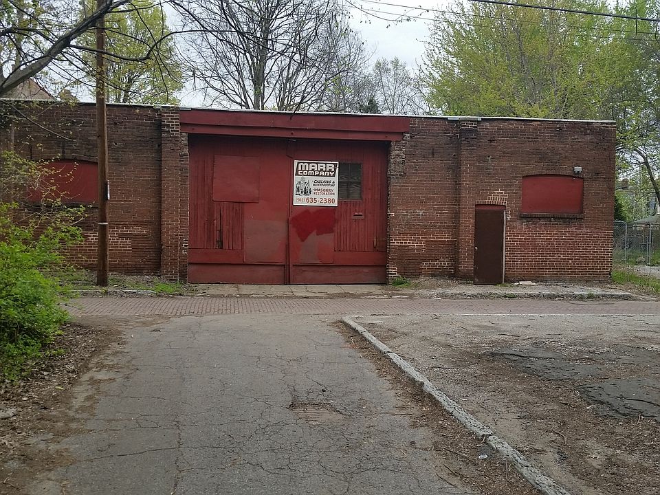 2nd image of 214 E Ormsby Ave