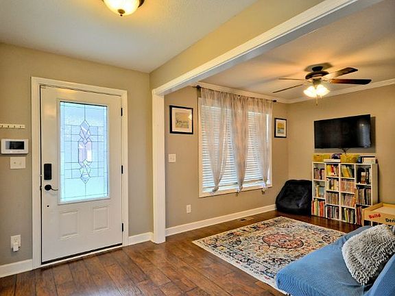 5th image of 715 Cavalier Dr