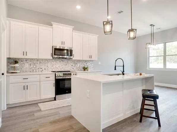 5813 Stonegate Cir, Granbury, TX 76048