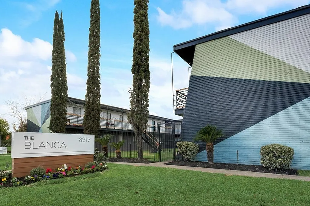 The Blanca Apartments — Photo 2