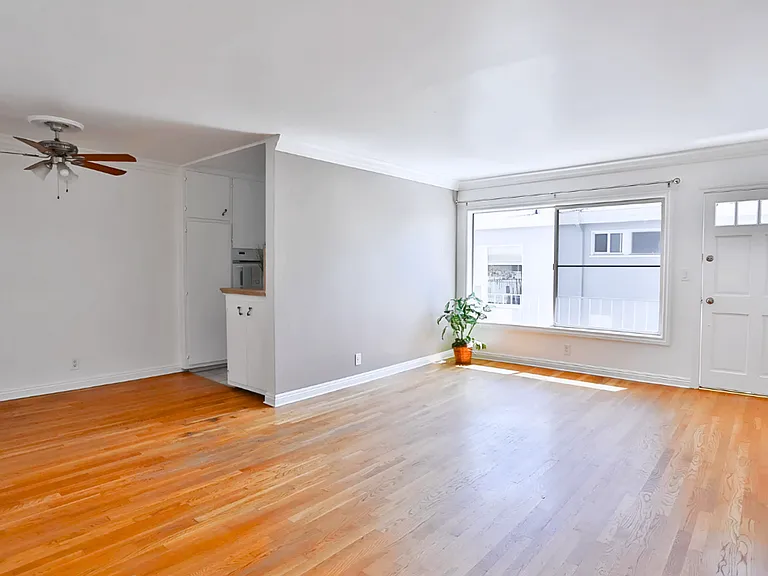 Now Leasing! Gorgeous 1-Bedroom At 216 S. Gale Dr Beverly Hills, Ca 90211 — Photo 16