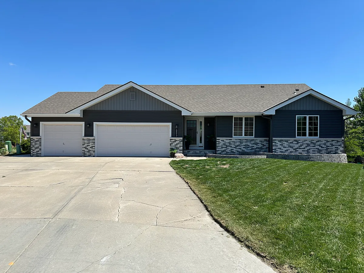 Building Photo - Watersedge Cir