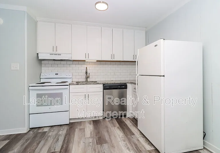 2325 15th St NE — Photo 8