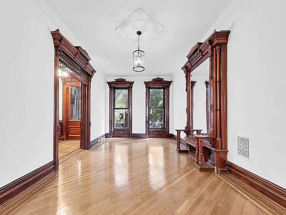 2nd image of 207 Jefferson Ave #1