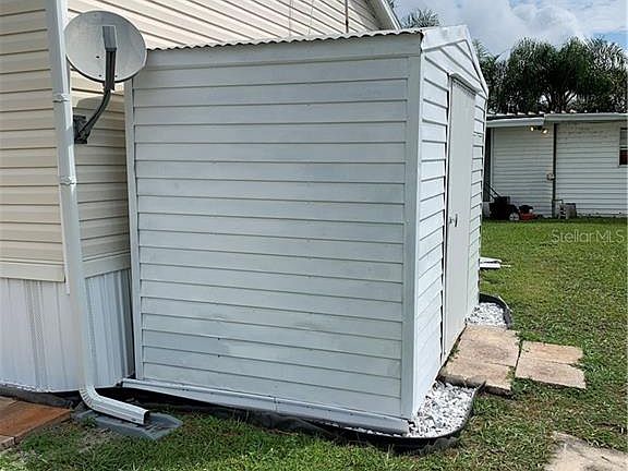 3rd image of 338 Caloosa Ct