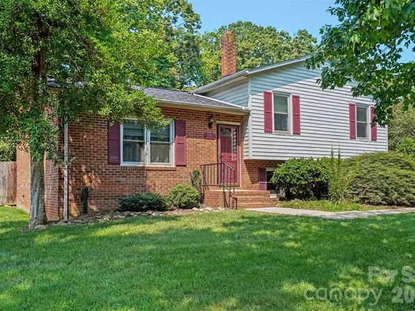 1751 Piney Rd, Hickory, NC 28602