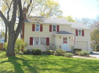 33 Wicklow Dr, Rochester, NY 14617