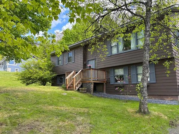 188 Farmer Dr, Saint Johnsbury, VT 05819