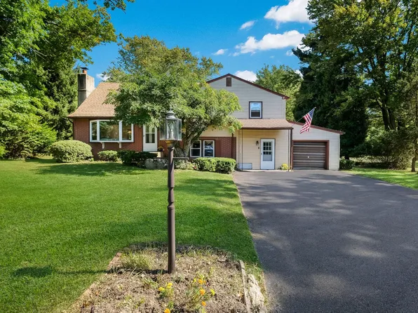 220 Park Ln, Chalfont, PA 18914