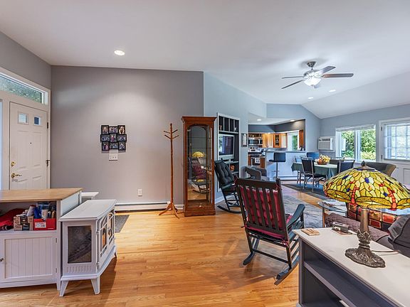 3rd image of 57 Laurel Lane