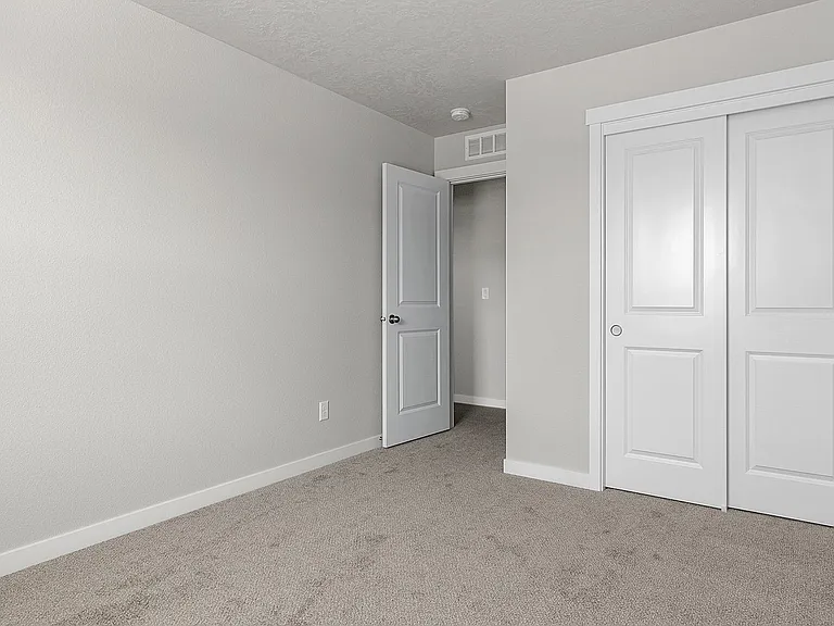 678 E Taper St — Photo 19