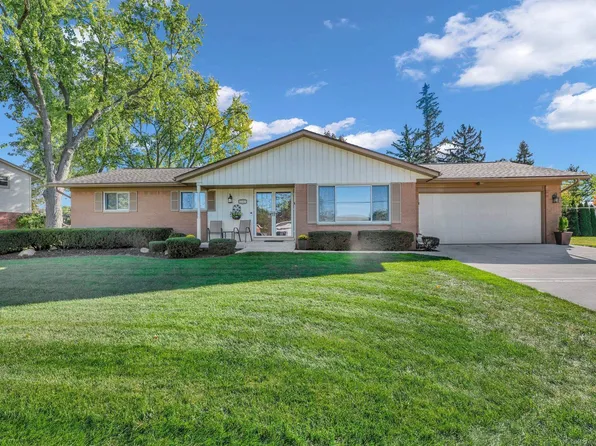 2947 Shawnee Ln, Waterford, MI 48329