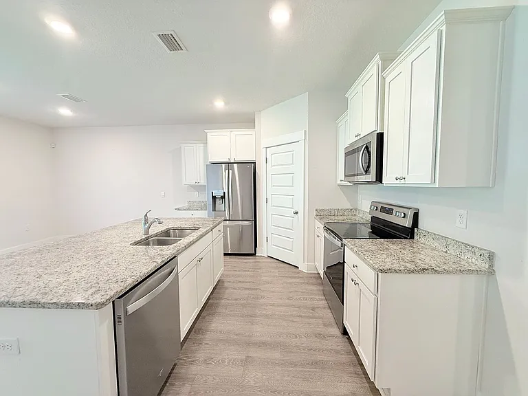 5733 Danbury Blvd — Photo 5