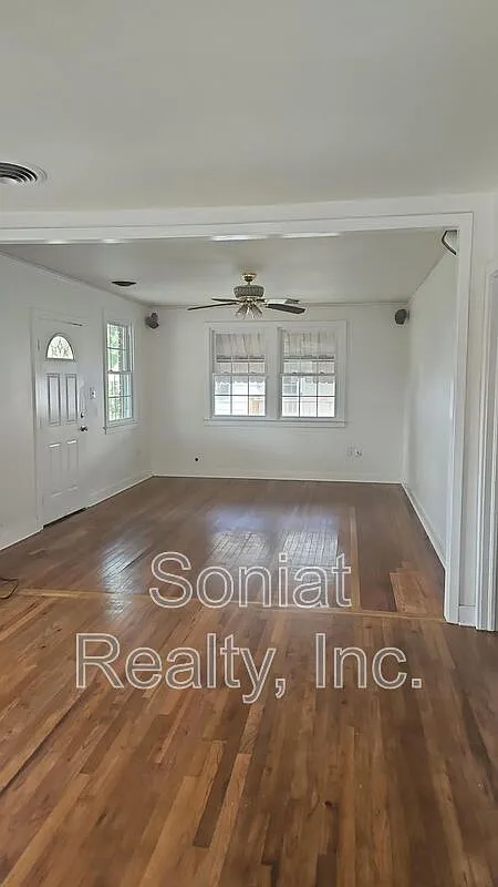 3 bed, 1.0 bath, 1150 sqft, $1,675 — Photo 2