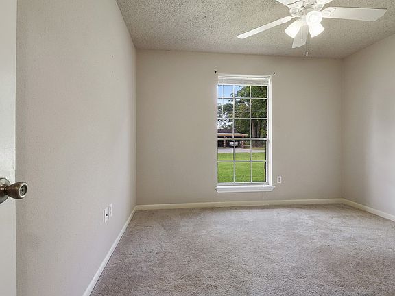 4th image of 13024 Raymond Dr
