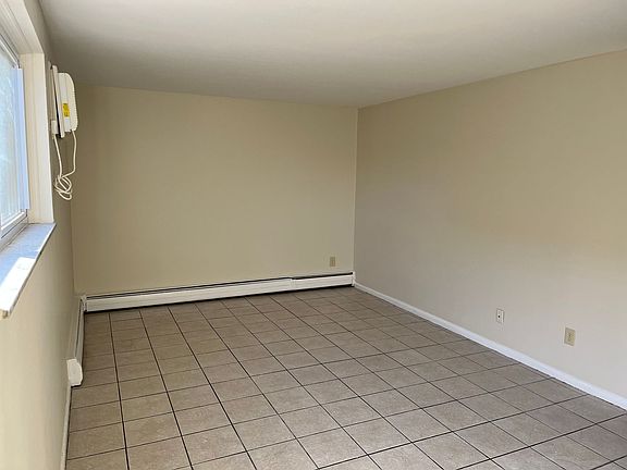 3rd image of 676 Riverview Dr #A-1