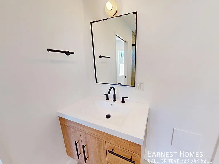 15242 Morrison St — Photo 15