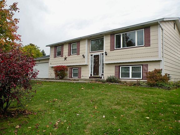 3rd image of 33 Groveview Cir