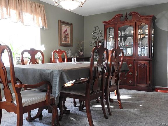 3rd image of 106 Parkhurst Blvd
