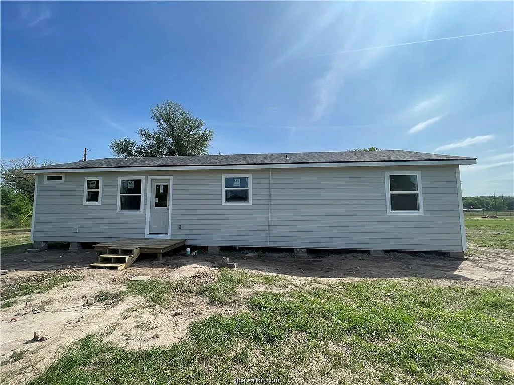 4 bed, 2.0 bath, 1200 sqft, $1,500 — Photo 4
