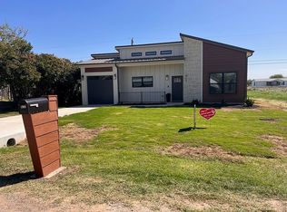 922 E Dee St, Whitney, TX 76692