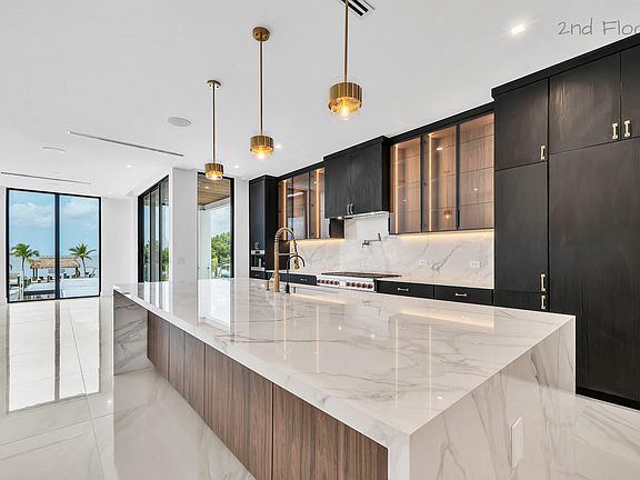 5th image of 16 Seaside Ave