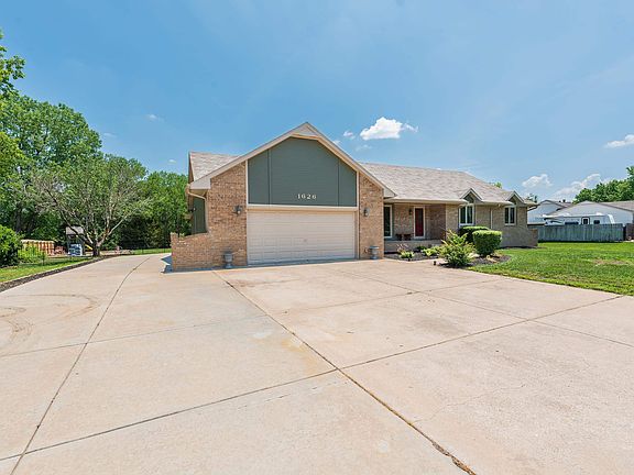 2nd image of 1626 S Heather Lake Ct