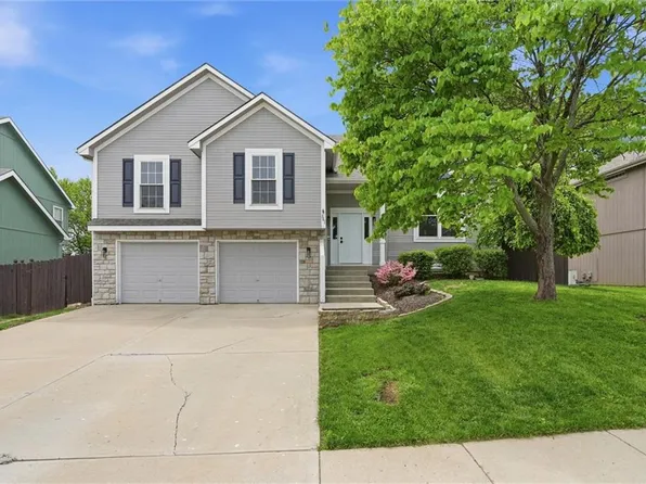 361 Ash Ln, Lansing, KS 66043