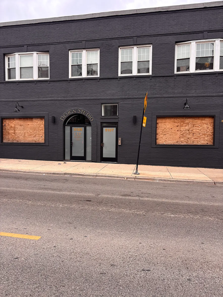 Photo 1 of 6 - 5107 W Montrose Ave #2W - Chicago, IL Primary Photo - 5107 W Montrose Ave #2W