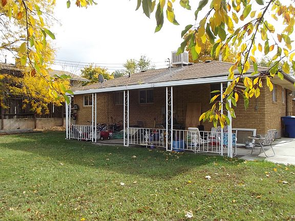 Nice secluded covered patio