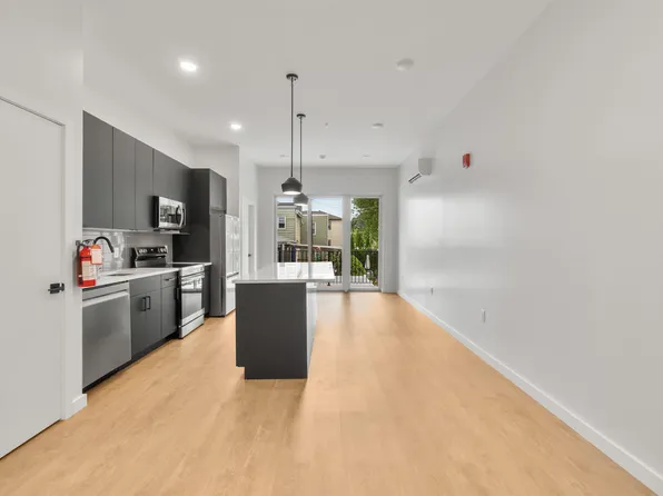 952 Broadway image 2 of 22