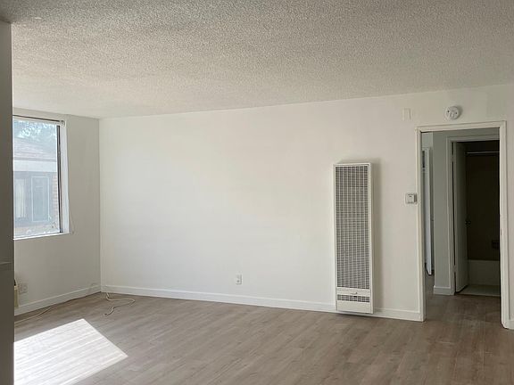 4th image of 952 Maltman Ave #108