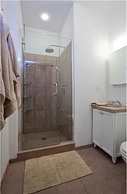 Rented by Shany Landmarks LLC | media 19