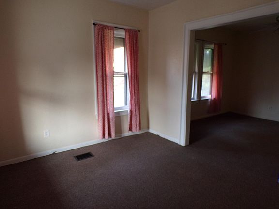 3rd image of 706 Pine Ave