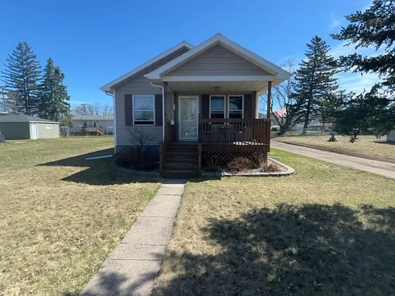 910 Grand Ave — Photo 1