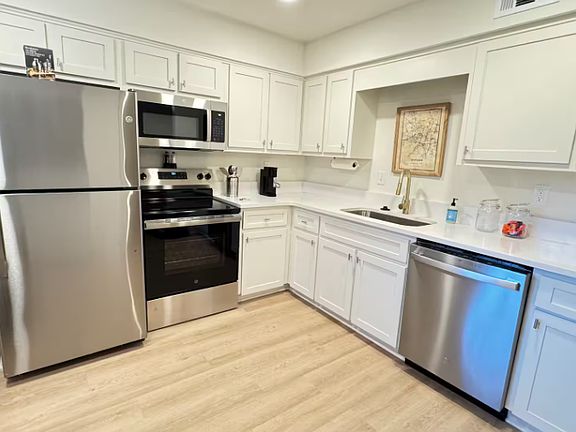 2nd image of 804 Park Ln