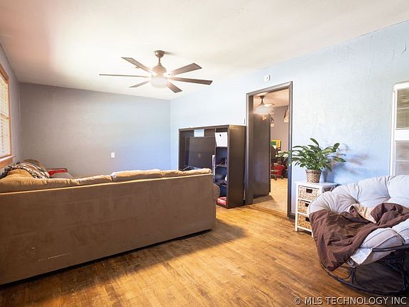 5th image of 360 N 1st St