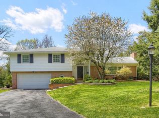 4 Chelten Cir, Camp Hill, PA 17011