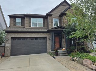 4976 W Stonegate Cir, Lake Orion, MI 48359