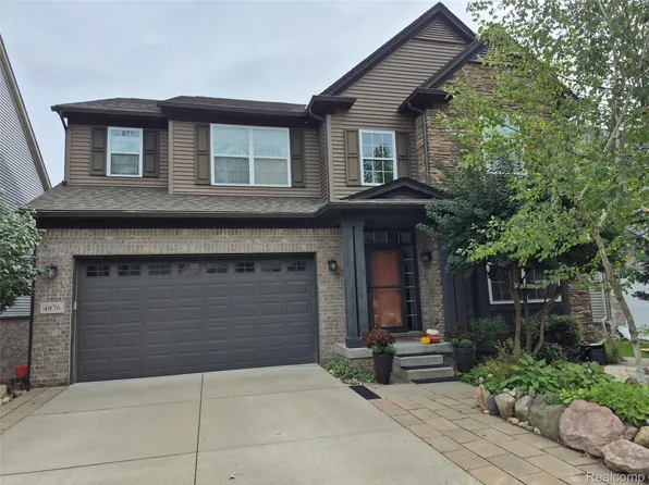 4976 W Stonegate Cir, Lake Orion, MI 48359