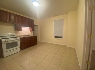 1332 W 19th St #3R, Chicago, IL 60608