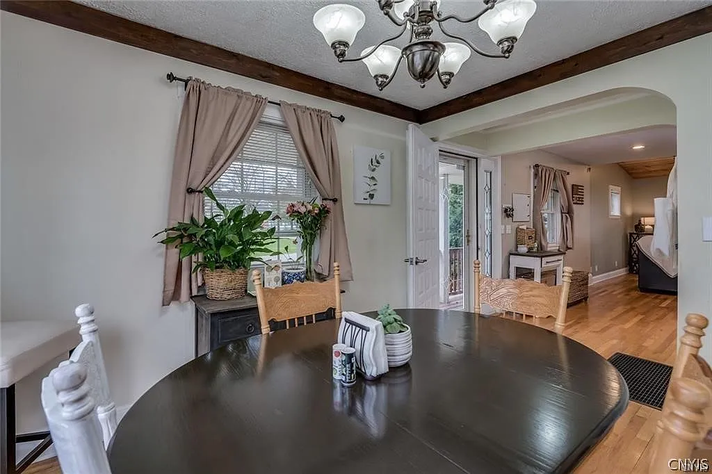 3 bed, 1.5 bath, 1539 sqft, $1,750 — Photo 2