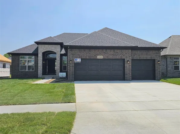 50486 Timberstone Dr, Macomb, MI 48042