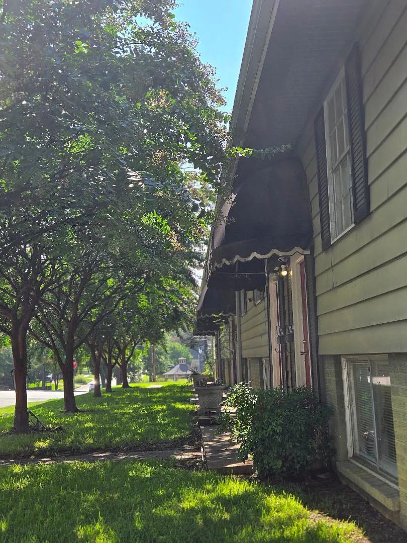 2 bed, 1100 sqft, $1,050 — Photo 2
