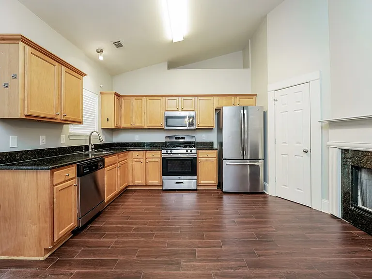 605 Brookwater Dr — Photo 5
