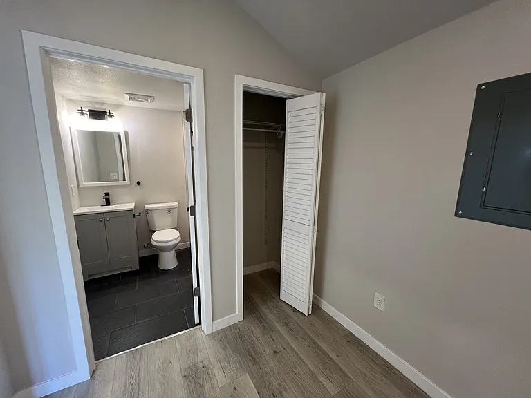 4533 Fillmore St #B — Photo 6