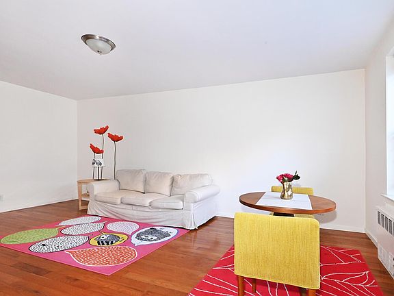 3rd image of 15 Hill Park Ave APT 1H