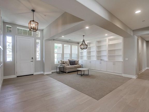 3rd image of 401 Glin Ct