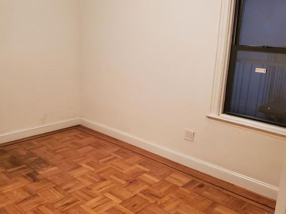 5th image of 1135 E 224th St