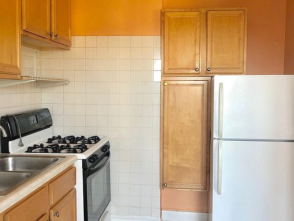 3rd image of 2542 W Thorndale Ave #3